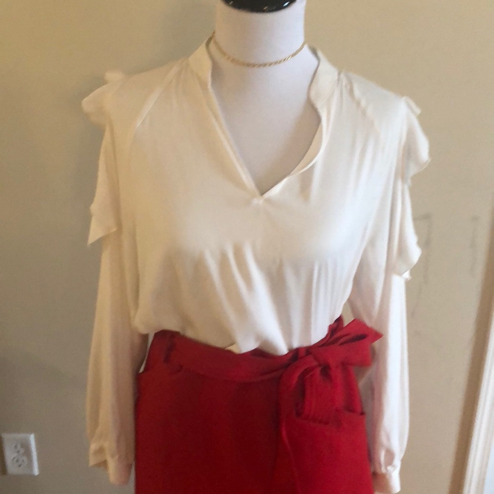 NWT ruffle cold shoulder top. Ann Taylor Petite
